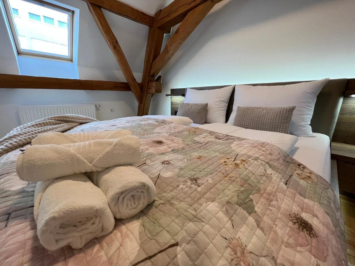 La Luna Rustic Deluxe Apartment With Free Jacuzzi, Bikes & Covered Parking Nasice Exterior foto